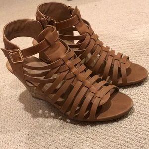 *DONATED* Tan wedges